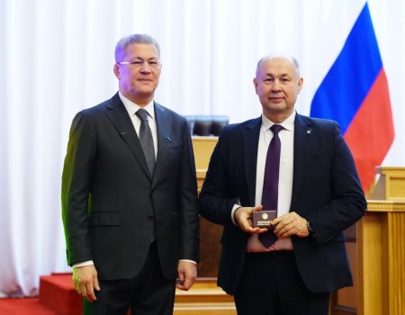 В Башкирии впервые в стране журналистам вручили удостоверения военкоров