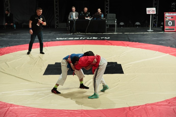 В Уфе стартовал Кубок мира по борьбе на поясах