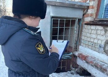 В Приамурье «управляйка» откачала из подвалов канализационные воды после угрозы «уголовки»