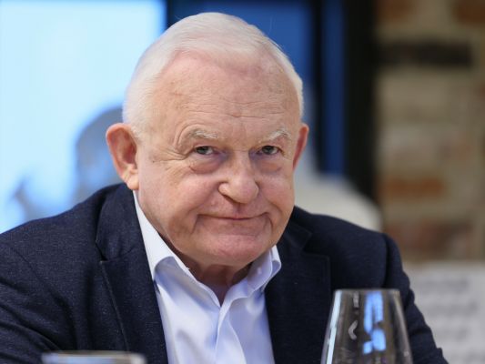 Основанная на преступном национализме Украина не должна быть в ЕС: экс-премьер Польши