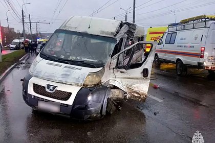 В российском городе 19 человек пострадали в результате массового ДТП В российском городе 19 человек пострадали в результате массового ДТП