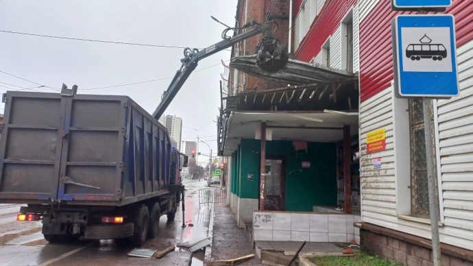 В Уфе снесли незаконно установленный торговый объект В Уфе снесли незаконно установленный торговый объект