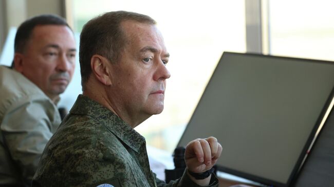 Медведев поздравил "всех друзей" России с испытанием "Буревестника" Медведев поздравил "всех друзей" России с испытанием "Буревестника"