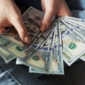 Курс идет вниз: когда выгоднее покупать туры?