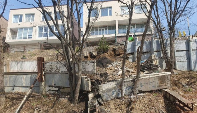 Обошлось без жертв. Прокуратура взялась за обрушение подпорной стены во Владивостоке