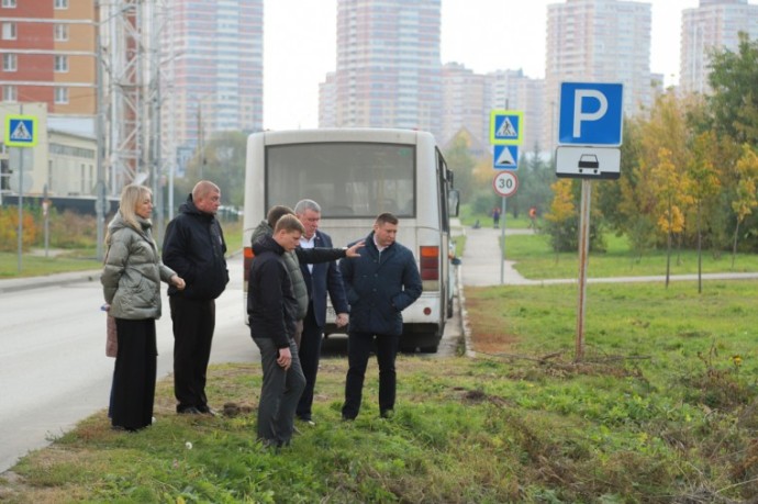 В Туле из-за строительства хоккейной коробки повреждена пешеходная дорожка