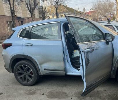 Гость Астрахани отдохнул в машине иностранца и прихватил из авто более 3 млн. руб.