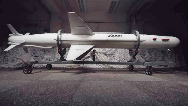 Ракета "Длинный Нептун" якобы может летать на 1000 км и нести БЧ в 260 кг