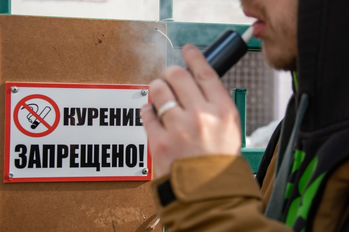 Курение, алкоголь и нецензурная брань — главные вредные привычки россиян