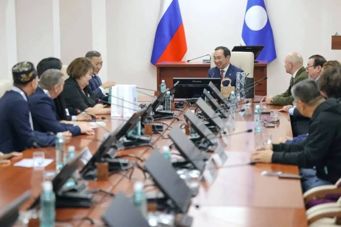 Айсен Николаев встретился с участниками фестиваля поэзии «Благодать большого снега»