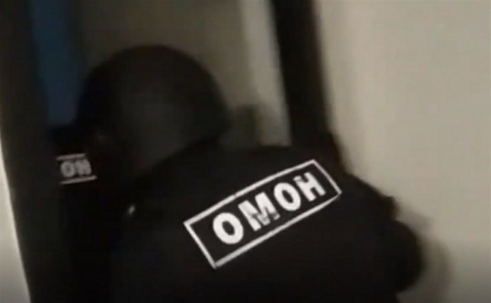 "ОМОН ворвался в квартиру": появилось видео задержания сахалинского лидера экстремистской организации