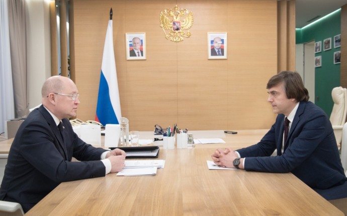 Сергей Кравцов и Михаил Развожаев обсудили развитие системы СПО и организацию детского отдыха в Севастополе