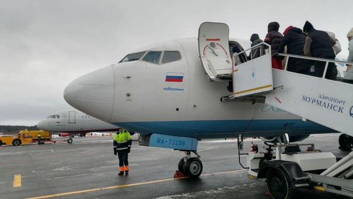 Прокуратура: суд признал незаконным рассаживание родителей с подростками в самолете