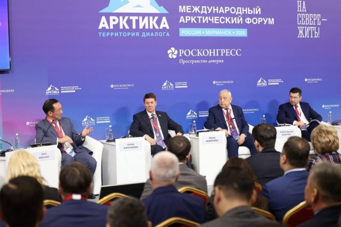 Глава Якутии предложил меры по совершенствованию механизма северного завоза