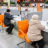 Пенсионерам нужно срочно сходить в соцзащиту за выплатой. Деньги уже выдают