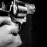 В Астрахани задержали мужчину, разгуливавшего по улице с пистолетом