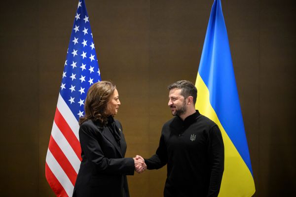 Зеленский названивает Трампу с тем же рвением, с каким поддерживал Харис — Дмитриев