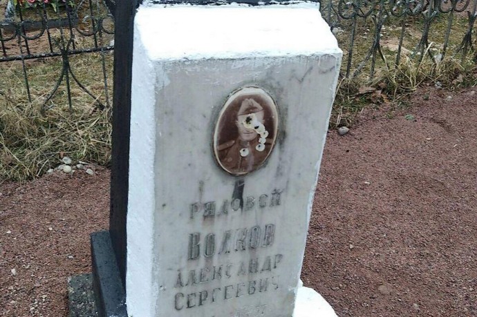 В Новгородской области вандал расстрелял обелиски советским летчикам