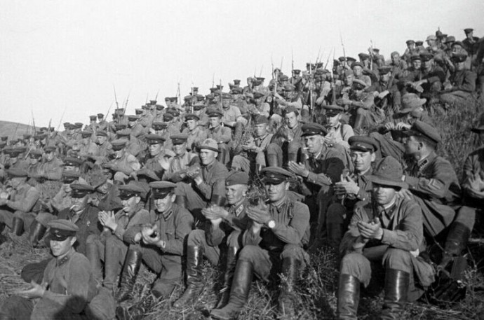 Песни Великой Победы: «Утро зовет снова в поход…» Песни Великой Победы: «Утро зовет снова в поход…»