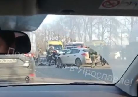 В результате лобового столкновения в Ярославле пострадали пять человек