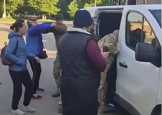 Массовая «могилизация» мужчин на Украине: ТЦК придумывает все более творческие методы