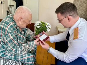 Медаль от СК России вручили 101-летнему ветерану в Курганской области Медаль от СК России вручили 101-летнему ветерану в Курганской области