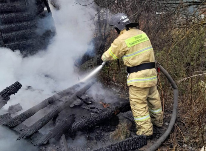 Пензенские спасатели потушили пожар в селе Архангельское Пензенские спасатели потушили пожар в селе Архангельское