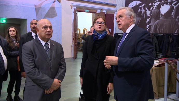 Кубинская делегация посетила памятные места и современные пространства Петербурга