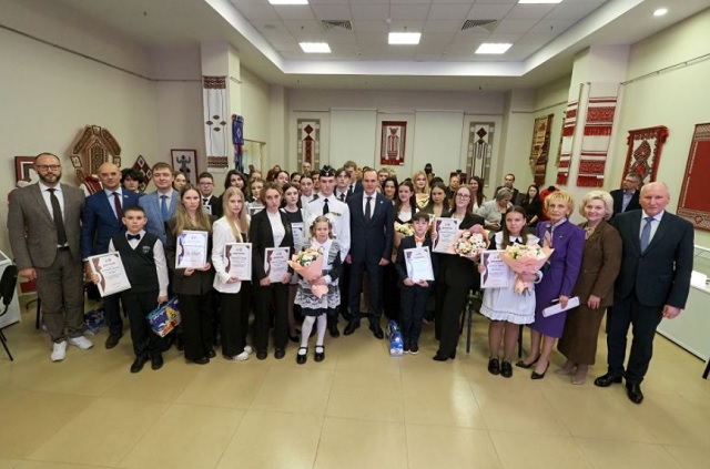 Глава Мордовии наградил победителей и призеров конкурса «Гордость моей Родины»