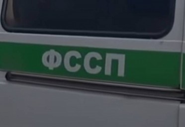 Улан-удэнец кинул кирпич в спину пристава