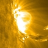 На Солнце произошли две мощные вспышки