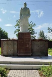 Глава Колянурской администрации 4 раза незаконно переносил сроки ремонта мемориала