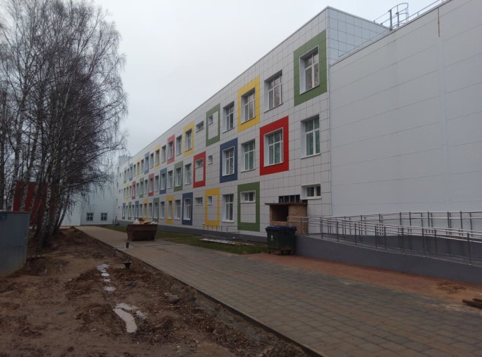 «Губернаторский контроль» проверил строительство школы и спортзала в округе Ярославской области