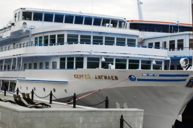 Пассажиры отравились во время круиза на теплоходе по России