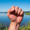 Пьяные парень и девушка до смерти избили мужчину у озера Хвалисекое