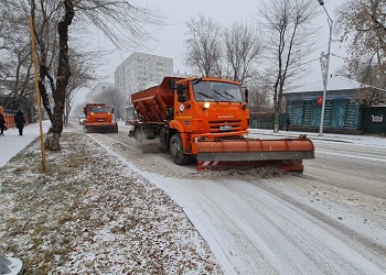 Снегоуборочную технику направили в микрорайон Благовещенска