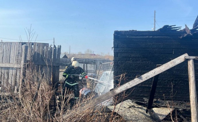 Крупный пожар в Тымовском районе тушили 14 человек