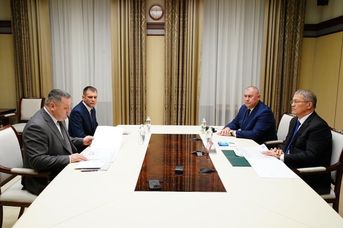 Радий Хабиров и Георгий Кванталиани обсудили безопасность аэропорта Уфы