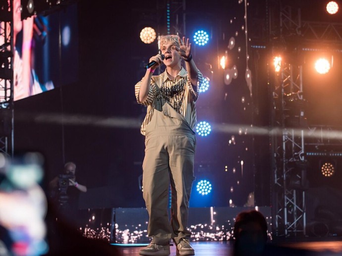 Мама Вани Дмитриенко раскрыла секрет его успеха: как молодой артист избежал звёздной болезни