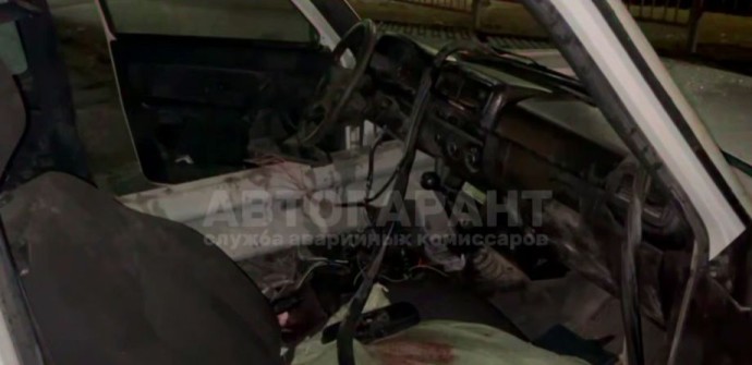 Леер отрезал ногу водителю «Нивы» после вылета с дороги возле стеллы