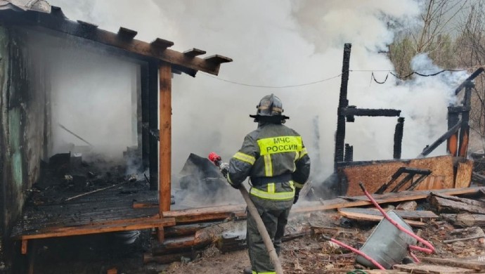 В Башкирии мужчина получил сильные ожоги при тушении бани В Башкирии мужчина получил сильные ожоги при тушении бани