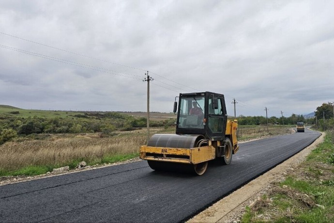 В Предгорном округе Ставрополья ремонтируют дорогу к одному из посёлков