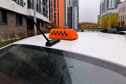 В российском городе таксист помог пассажиру и украл у него 80 тысяч рублей