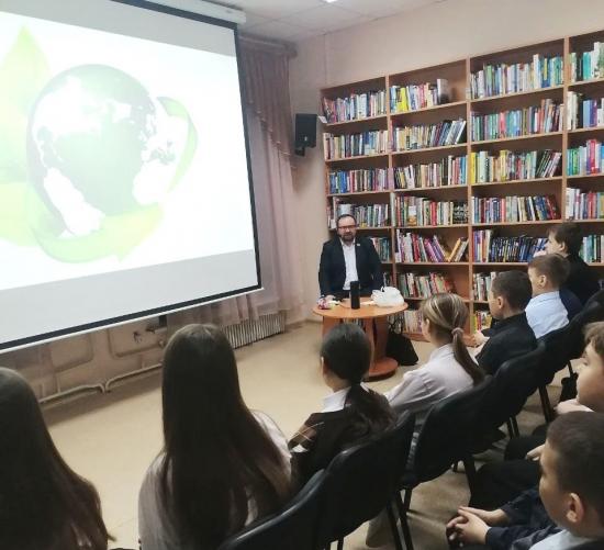 Экологическая ответственность стала темой встреч депутатов ЗакСобрания с детьми и молодёжью