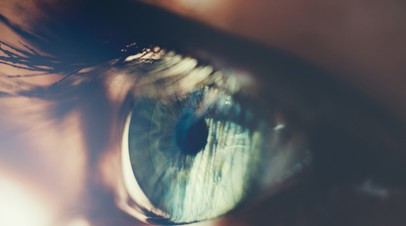 Офтальмолог раскрыла, как тёмный режим на смартфоне влияет на зрение