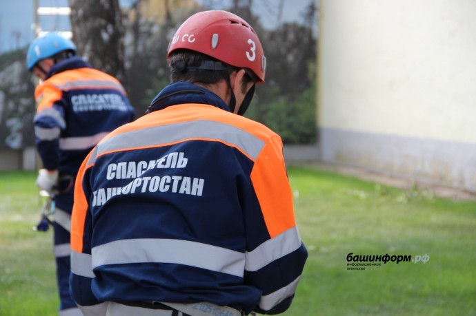 В Башкирии попавший в беду рыбак обратился за помощью спасателей