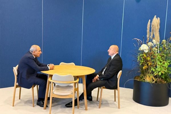 Ереван не принимает условие Баку по изменению конституции — Мирзоян