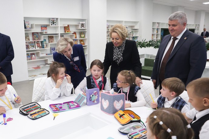 Матвиенко призвала тиражировать опыт новгородской школы им. Державина Матвиенко призвала тиражировать опыт новгородской школы им. Державина