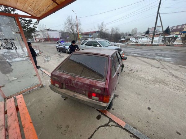 В Иркутской области угонщик «девятки» попал в ДТП возле отдела полиции