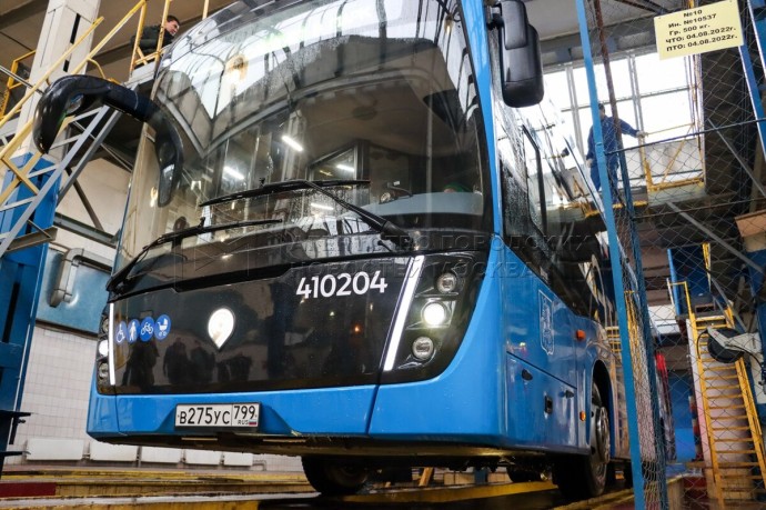 Весь наземный городской транспорт в столице закончил подготовку к зиме